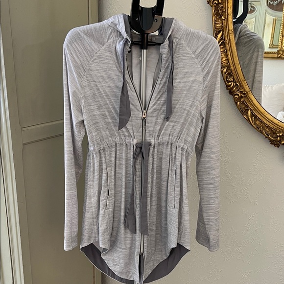 lululemon athletica Tops - Lululemon Athletica Light Gray Zip-Up Anorak Hoodie